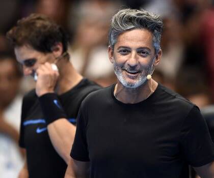 Fiorello: «A Milano facevo il citofonista di Sandy Marton. Le donne lo cercavano a tutte le ore»