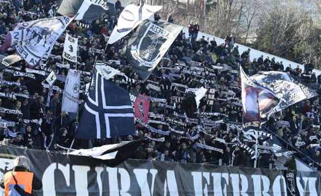 Spezia-Napoli, tifosi azzurri nei Distinti: verranno create delle zone cuscinetto