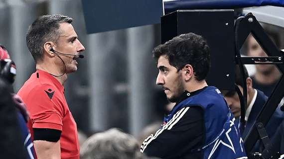 Svolta al Mondiale per Club: arbitro spiega a tutto lo stadio la decisione presa al Var