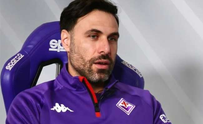 Sirigu presentato a Firenze, la domanda su De Laurentiis “imbarazza” il portiere