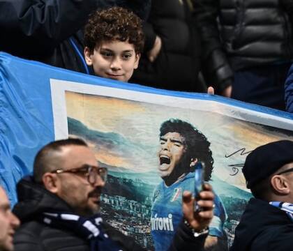 De Laurentiis organizzi anche il tifo a Napoli: playlist giusta a tutto volume, parole sui maxischermi