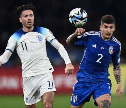 Di Lorenzo tocca il pallone con la mano e regala il rigore del 2-0 all’Inghilterra