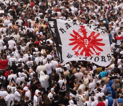 Eintracht Francoforte: scontri sugli spalti con pietre e bottiglie contro lo Stoccarda