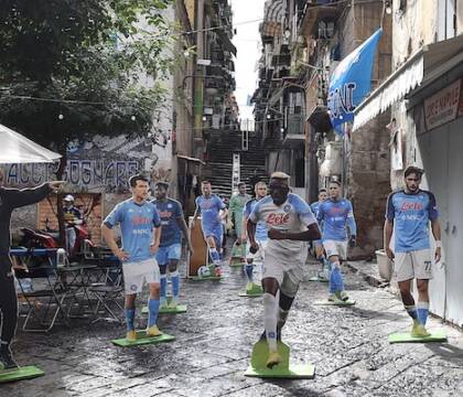 El Paìs: «Napoli combatte da sempre con la sua autodistruzione, anche ora che vince lo scudetto»