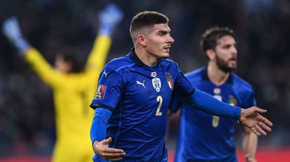 FOTO – Di Lorenzo posa con la maglia dell’Italia: “Conoscete un colore più bello dell’Azzurro?”