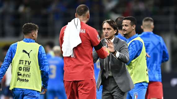 FOTO – Tutto pronto al Maradona: le maglie degli azzurri nello spogliatoio