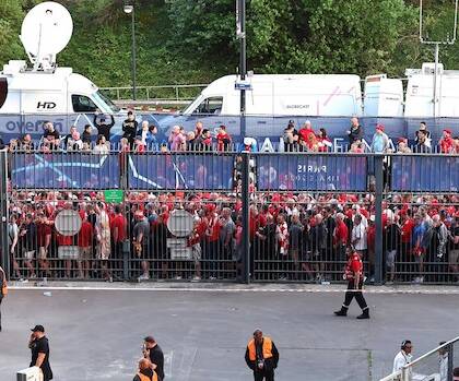 Finale Champions, la Uefa annuncia che rimborserà i tifosi per il caos dello Stade de France
