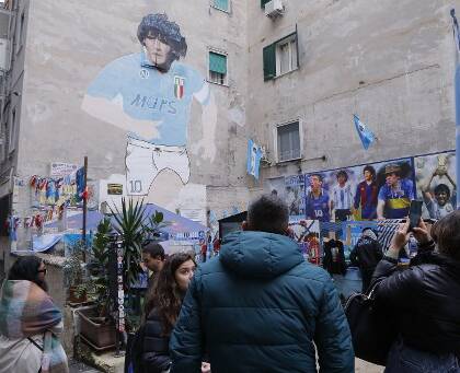 Gli ultras tedeschi volevano sfregiare il santuario di Maradona ai Quartieri Spagnoli