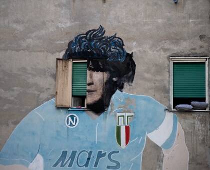 Il Telegraph racconta Napoli “come ai tempi di Maradona e Ferlaino”: «Ma con lo spettro dei disordini»