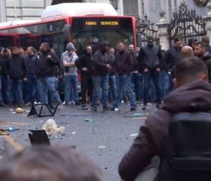 Il prefetto di Napoli: «Gli ultras tedeschi a Piazza del Gesù? L’attacco fu dei napoletani»