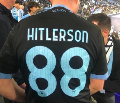 Lazio-Roma, identificato il tifoso che ha indossato la maglia Hitlerson 88 (Repubblica)