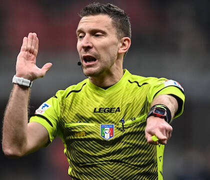 L’arbitro Serra a Le Iene nega tutto: «A Mourinho ho detto: “ti stai mettendo lo stadio contro. Vai nell’area”»