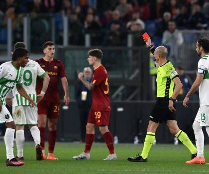 Roma furiosa per l’errore di Fabbri, mezz’ora di confronto staff-calciatori nello spogliatoio (Messaggero)