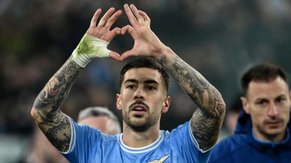 VIDEO – La Lazio vince un derby tesissimo: Roma ko in 10, gol e highlights