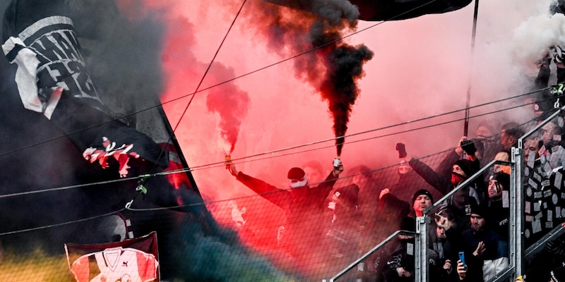 Allarme a Napoli per la decisione del TAR: arrivano i tifosi dell’Eintracht