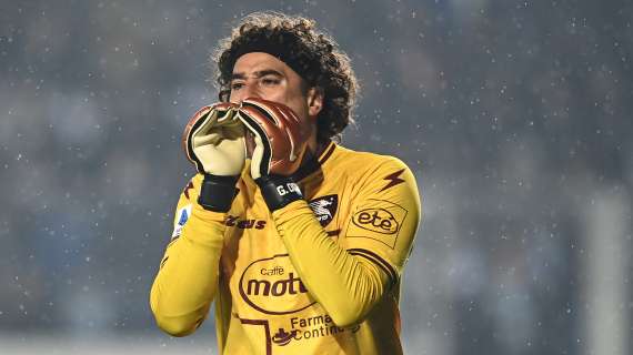 Che spavento per Ochoa! Atterraggio d’emergenza a Maiorca per l’aereo diretto in Messico