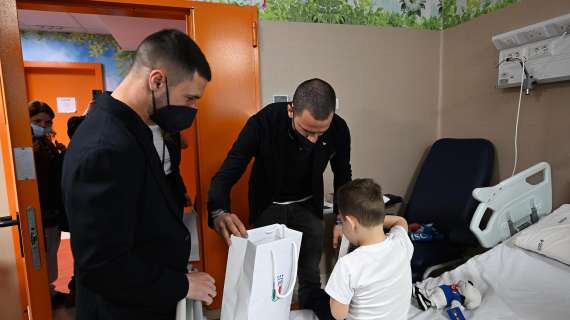 Gli azzurri della Nazionale visitano l’ospedale Santobono: presenti Di Lorenzo e Politano