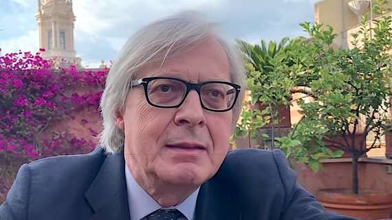 Sgarbi: “Inno cantato da D’Alessio e Clementino bellissimo, gli daremo un premio in Ministero”