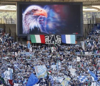 Lazio, ancora comportamenti razzisti: la Nord rischia la chiusura (anche la Curva Sud Roma)