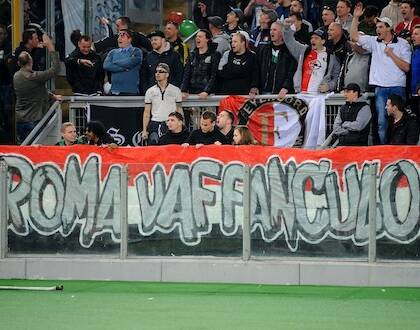 Quattro tifosi del Feyenoord condannati per gli striscioni antisemiti dello scorso maggio