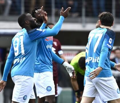 Zazzaroni: il Napoli e il suo calcio marziano ci permettono per una volta di non parlare di campionato falsato