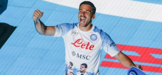 Maglia “Face Game” del Napoli: design unico che fa impazzire i tifosi, ma vietata in campionato! Il motivo