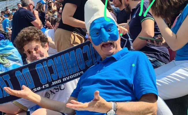 Noto attore napoletano si traveste da Pulcinella tra i tifosi azzurri a Bologna