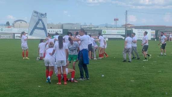 VIDEO – “Sarò con te…”, il Napoli femminile festeggia la promozione in Serie A