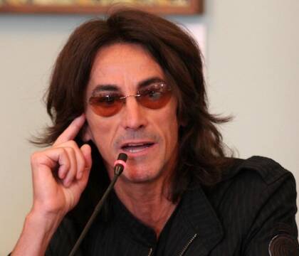 Alberto Fortis: «La canzone contro i romani mi creò molti problemi in Rai, Pippo Baudo mi chiamò incivile»