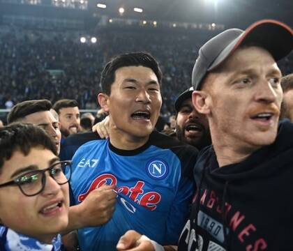 Anche il Napoli saluta Kim: «Non importa la durata del viaggio ma ciò che abbiamo vissuto insieme»