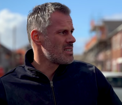 Carragher, leggenda dei Reds, si esibisce al The Cavern di Liverpool (VIDEO)