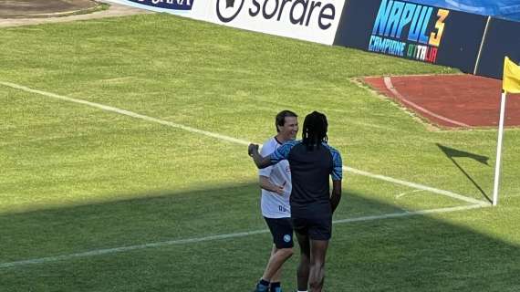 FOTO – Garcia riabbraccia Anguissa: colloquio a fine allenamento e tanti sorrisi
