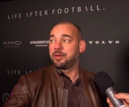 Gli ultras dell’Ajax contro Sneijder: «Questo scemo schizofrenico non è gradito, se arriva sarà guerra»