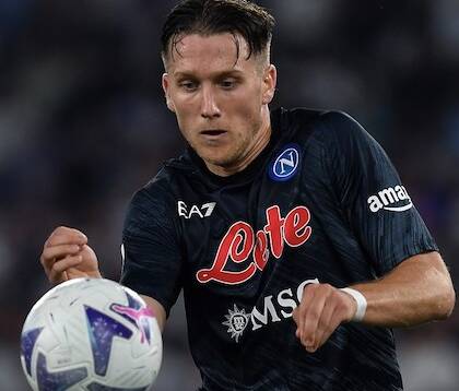 Il rinnovo Osimhen per il tetto ingaggi significa addio a Zielinski e Lozano (Gazzetta)