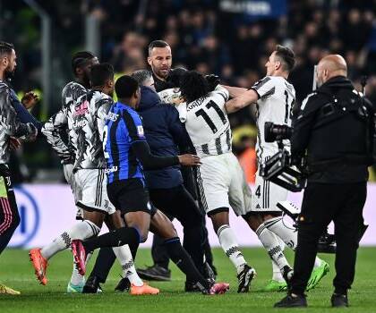 Inter, ultras in sede contro Cuadrado: il club promette di organizzare un incontro con il colombiano (Gazzetta)