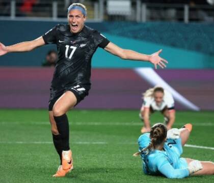 La calciatrici non hanno paura di parlare come i maschi, speriamo che i soldi non le cambino (Süddeutsche)