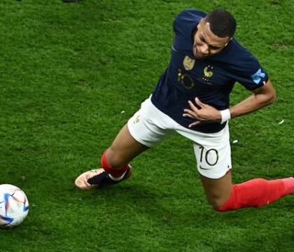 Mbappé perde consenso tra i francesi per le sue posizioni politiche (Le Parisien)