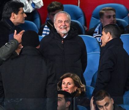 Napoli, sulla nuova maglia, insieme allo scudetto, ci sarà il Vesuvio (CorMez)
