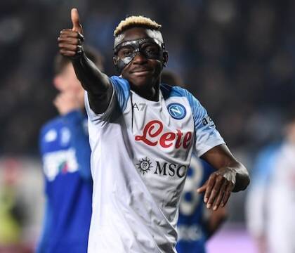 Osimhen, il nodo è la clausola: al massimo cento milioni. De Laurentiis la vuole più alta (Gazzetta)