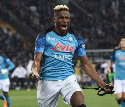 Osimhen, rinnovo congelato: De Laurentiis tratterà solo dopo che il Psg si sarà ritirato (Gazzetta)