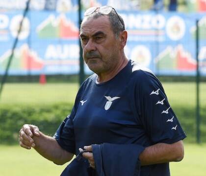 Sarri e le eventuali dimissioni dalla Lazio: davvero rinuncerebbe a 8 milioni in due anni? (Corsport)