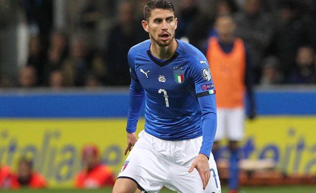 Arsenal, Jorginho sbaglia il rigore e viene insultato dai tifosi. Le risposte dei napoletani