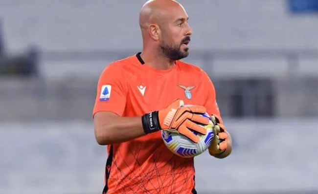 Reina la festeggia la vittoria della Lazio negli spogliatoi del Maradona (FOTO)
