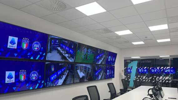 Assurdo in Portogallo: VAR senza batteria, l’arbitro va al telefono e annulla il rigore al Porto