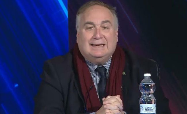 Chiariello: “Gesto Osimhen? Pare la Madonna Pellegrina, se l’avesse fatto Insigne…”