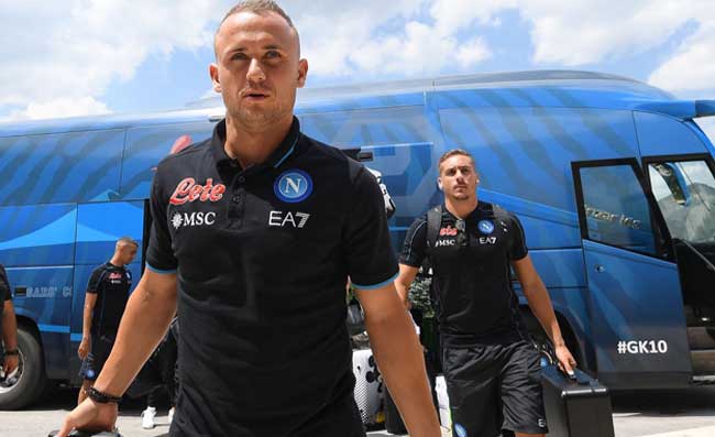 Lobotka: “A Napoli non si da precedenza a destra: va chi arriva prima. Mai visto un incidente”