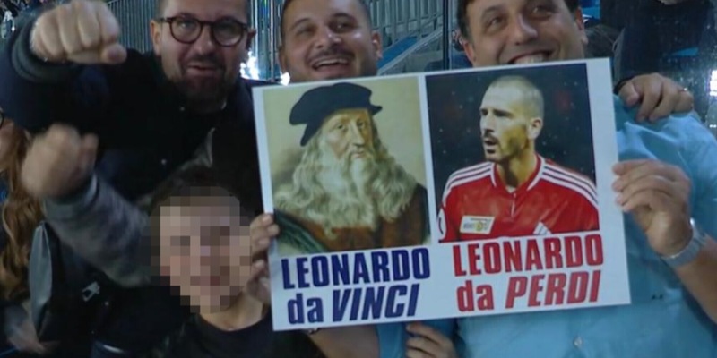 Bonucci e lo sfottò dei tifosi del Napoli: spunta uno striscione al Maradona