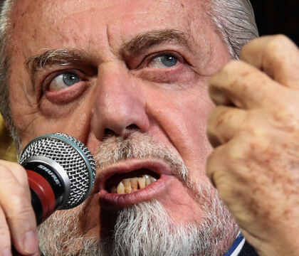 De Laurentiis pesante negli spogliatoi verso giocatori e Garcia, reazione d’ira e sdegno (Corsera)