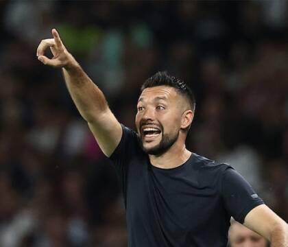 Farioli è già troppo big per De Laurentiis, Ratcliffe potrebbe portarlo al Manchester United