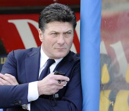 Il Napoli ha bisogno di normalità e di un allenatore che non scappi un’ora dopo l’allenamento